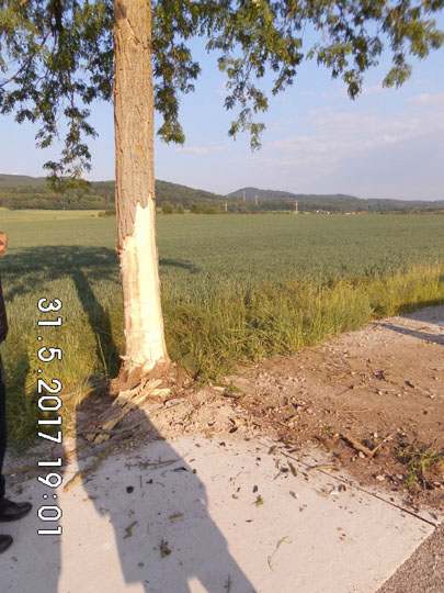 Verkehrsunfall zwischen Münchehof und Herrhausen. Fahrer erleidet tödliche Verletzungen.